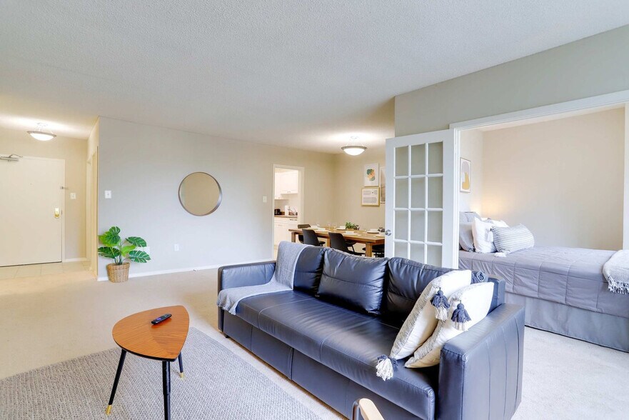 Building Photo - 1600 S Eads St