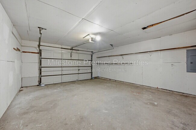 Building Photo - 1312 Churchill Way W