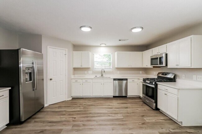 Building Photo - 15503 Gallant Ct