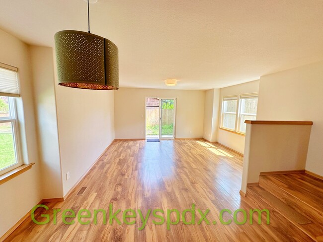 Building Photo - Awesome 3-bedroom 2.5-bathroom house in NE...