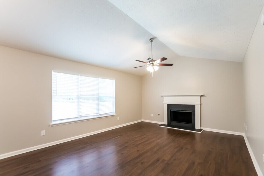 Building Photo - 4801 Lake Park Terrace