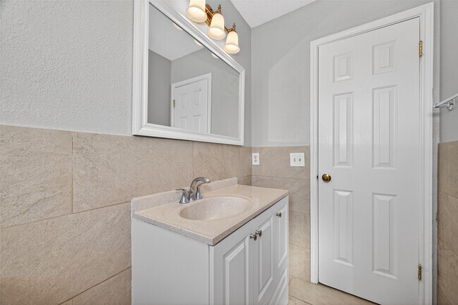 Building Photo - 17106 Pecan Acres Dr