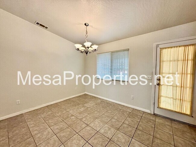 Building Photo - 14744 Hopland St