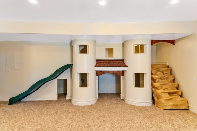 Building Photo - Beautiful home nestled in Pleasant Grove