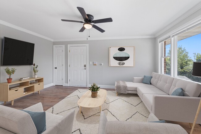 Building Photo - Updated 2 Bed in Lake Bluff | Parking Included | Pet Friendly | Top Schools