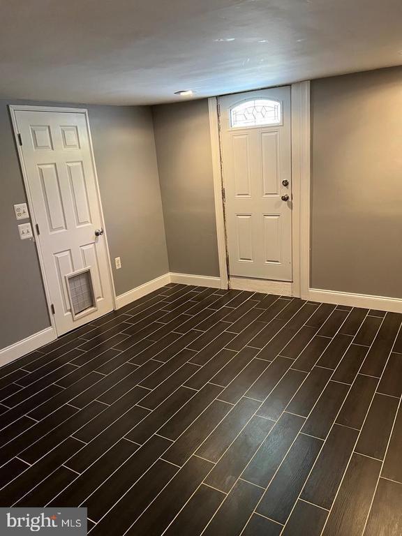 Building Photo - 237 Miner St