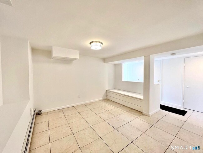 Building Photo - 28 Wessels Pl