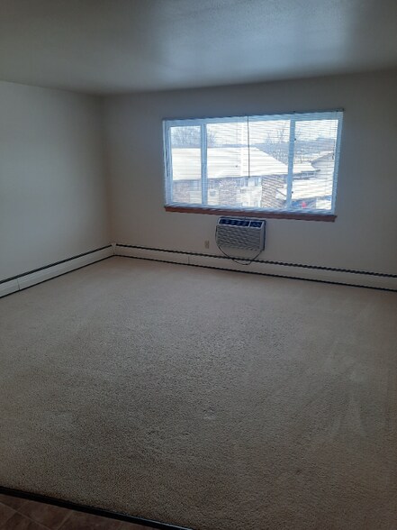 Building Photo - 114 Stimpson St