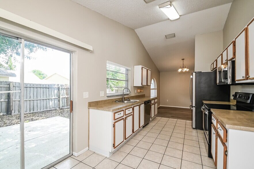 Building Photo - 1336 Mohrlake Dr