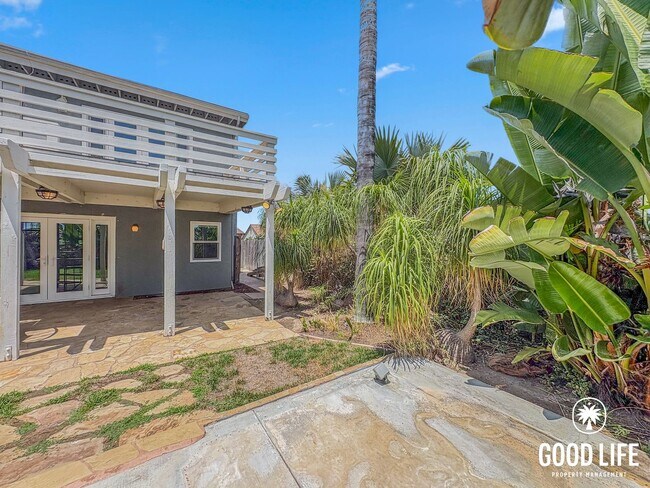 Building Photo - SD: Stunning 4BD/3BA Home in Vista with Panoramic Views, Private Balcony & Large Yard
