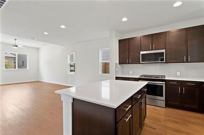 Building Photo - 6800 Menchaca Rd