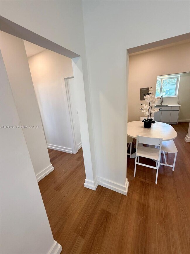 Building Photo - 1535 West Ave