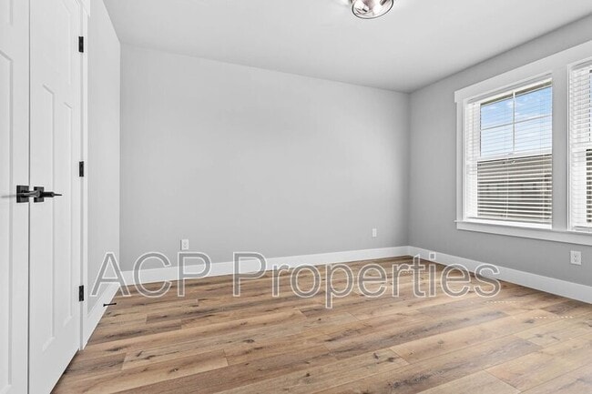 Building Photo - 2201 DeJong Dr