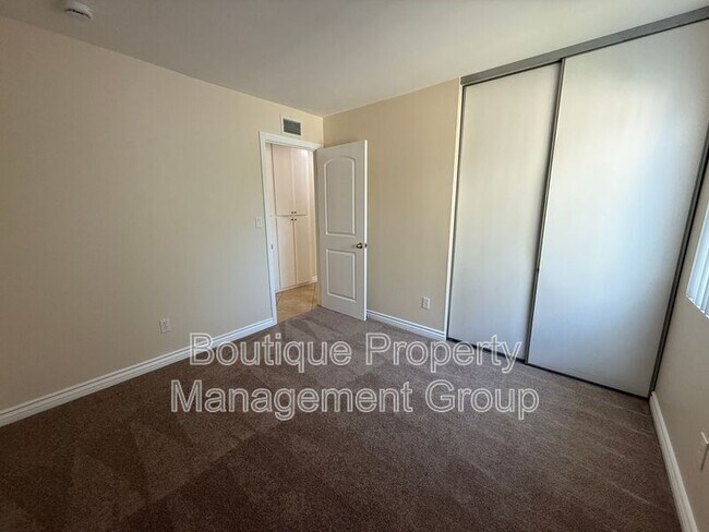 Building Photo - 1126 S Clifpark Cir