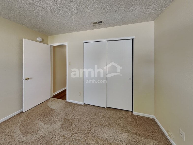 Building Photo - 1730 Sonesta Ln