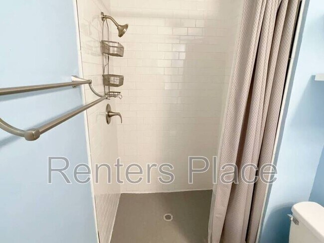 Building Photo - 1001 SW 101st St