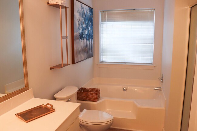 Building Photo - 4384 Daphne Ln