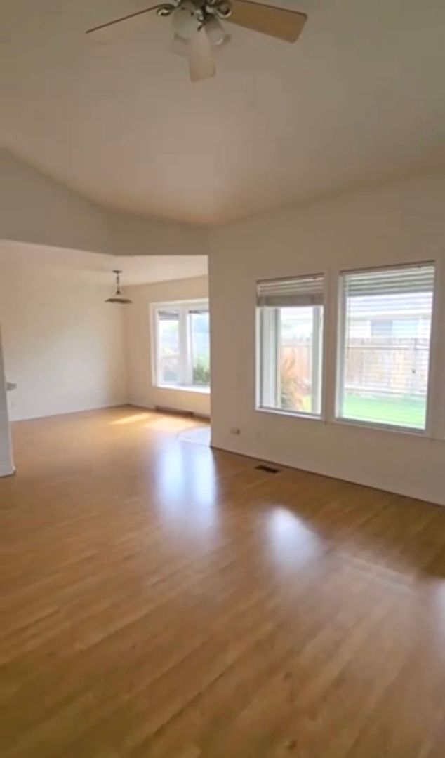 Building Photo - Adorable 3 bed 2 bath Meridian home just o...
