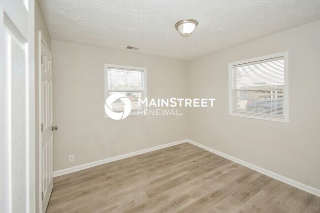 Building Photo - 3 Bedroom Pet-Friendly Home in Indianapolis, IN with Main Street Renewal