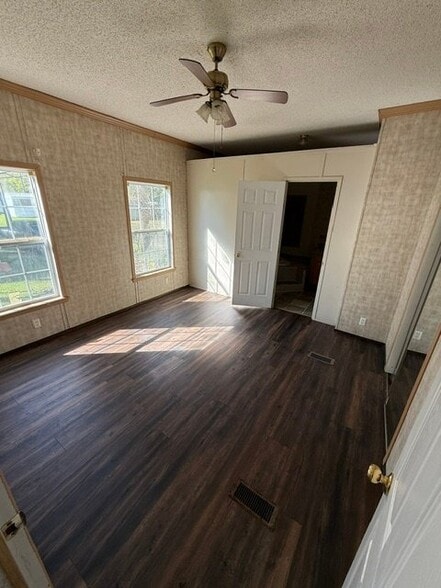 Building Photo - 486 Crooked St