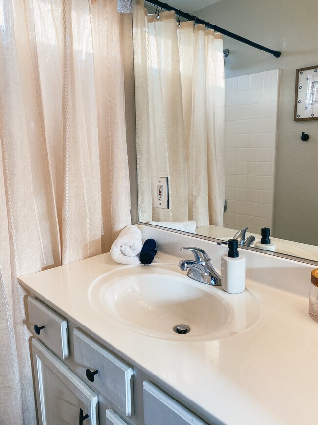 Building Photo - 14286 W Cora Ln