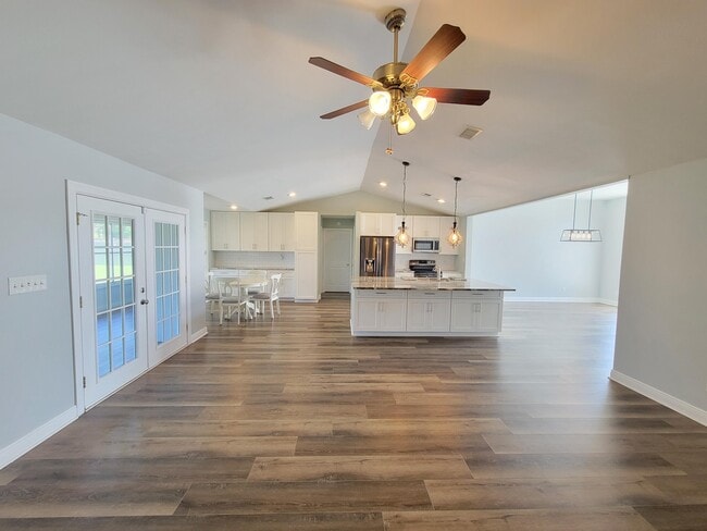 Building Photo - 3808 Saber Tooth Cir