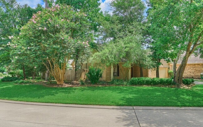 Building Photo - 118 Robindale Cir