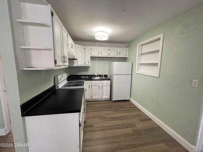 Building Photo - 66 River Dr