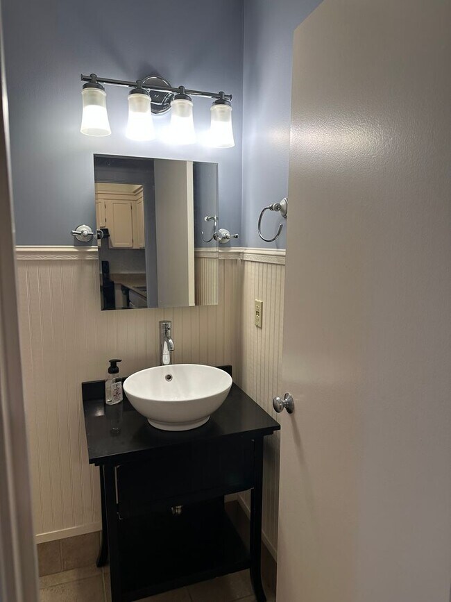 Building Photo - Great Condo in Historic YMCA Building Down...