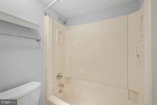 Building Photo - 307 Yoakum Pkwy