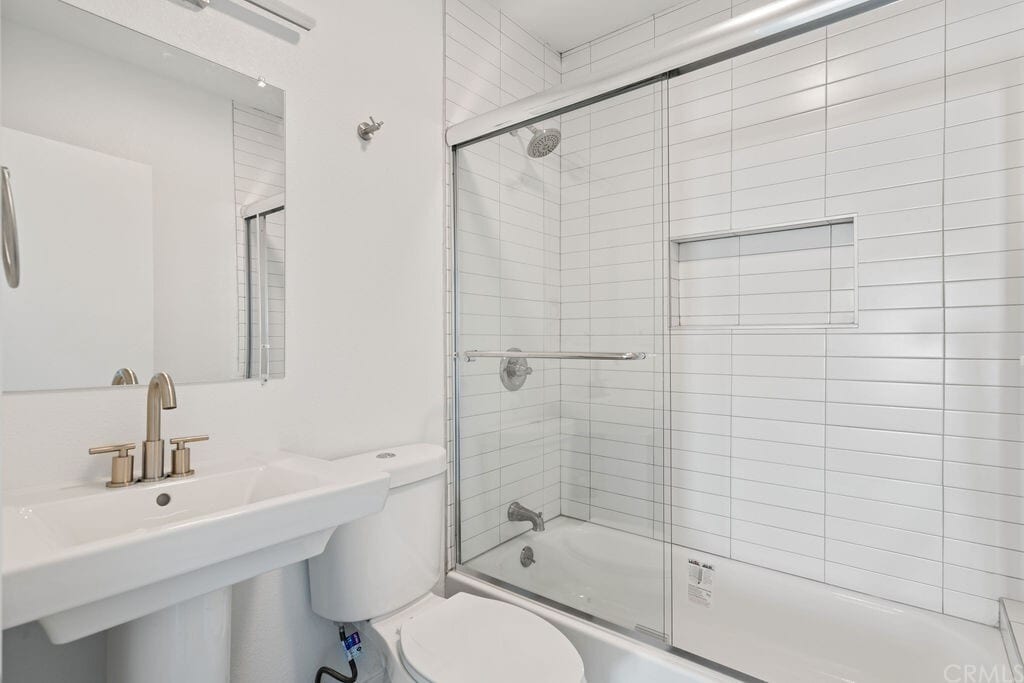 Bathroom - 728 E Palmer Ave