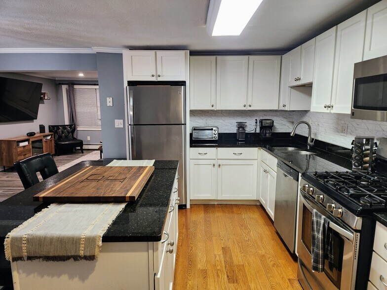 Building Photo - 31 Elliott St