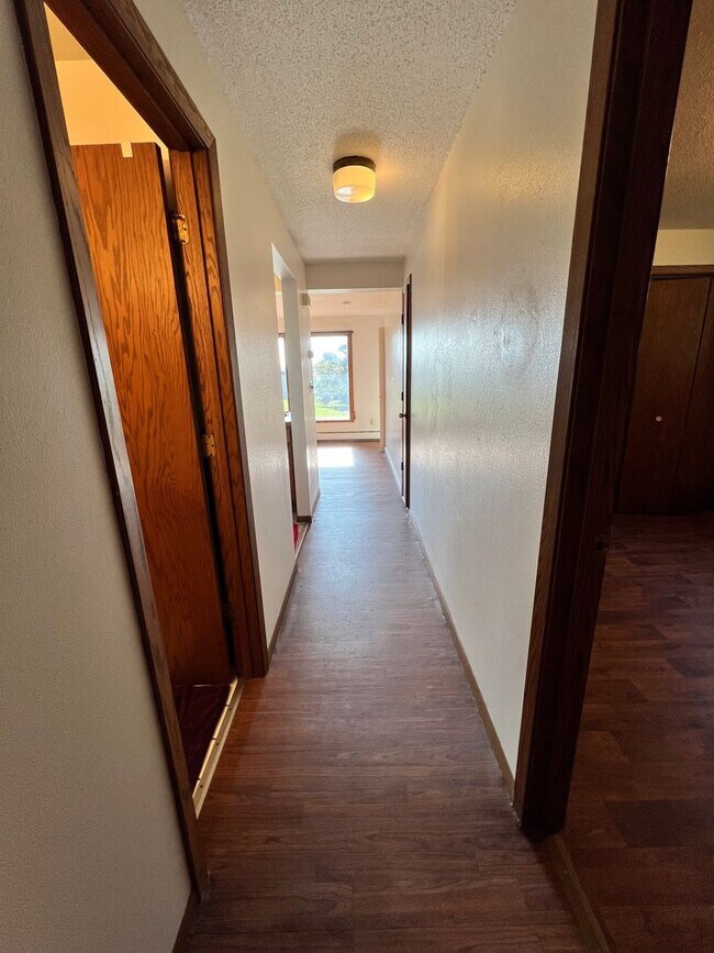 Building Photo - 123 E Ninth St