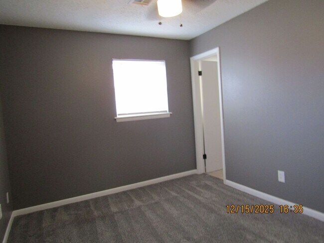 Building Photo - Nice home in the Woodland Hills Area!