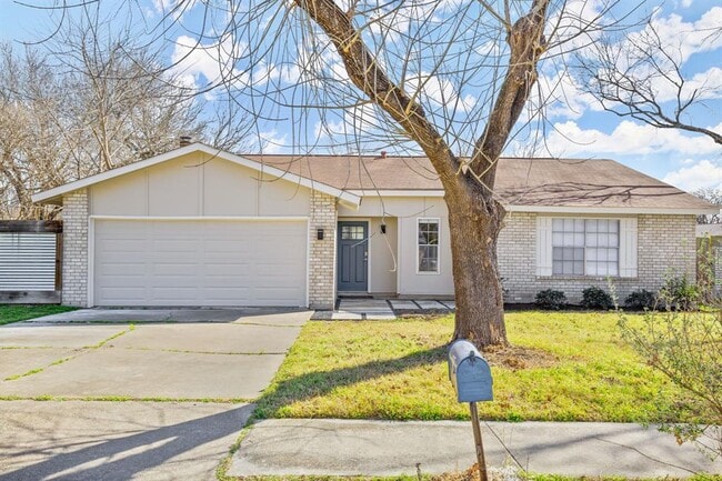 Building Photo - 1611 W Mesa Park Dr
