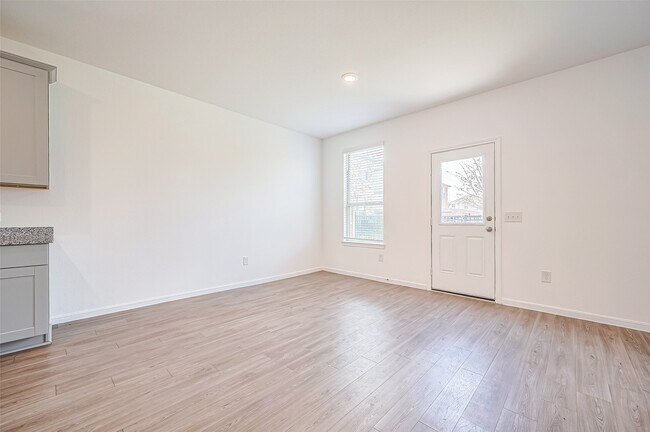 Building Photo - 1001 Laguna Cv Dr