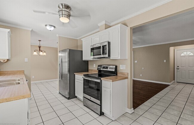 Building Photo - 214 Mapleridge Dr