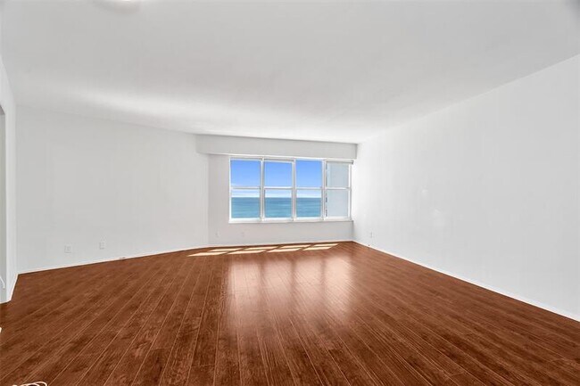 Building Photo - 3700 Galt Ocean Dr