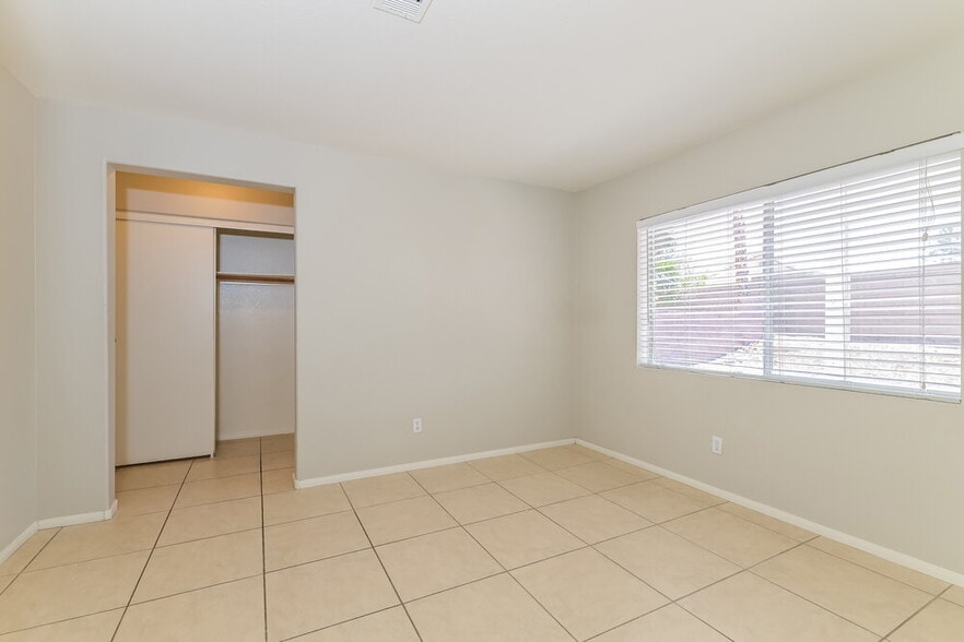 Building Photo - 2642 Ridgewater Cir