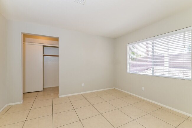 Building Photo - 2642 Ridgewater Cir