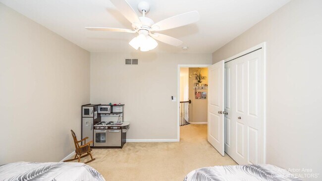 Building Photo - 815 Atherstone Dr