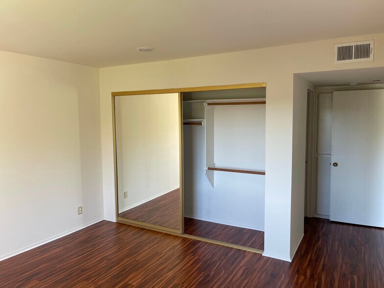 Building Photo - 1830 N Verdugo Rd