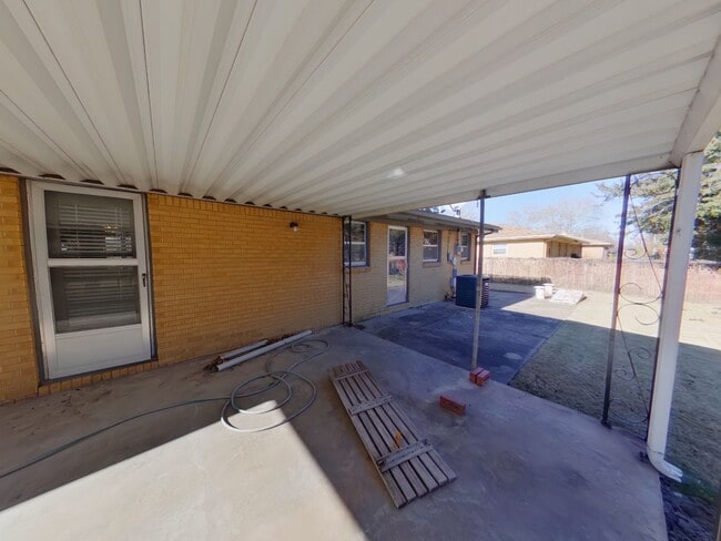 Building Photo - 2122 S Chautauqua Ave