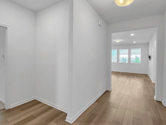 Building Photo - 2608 Emerson Trl