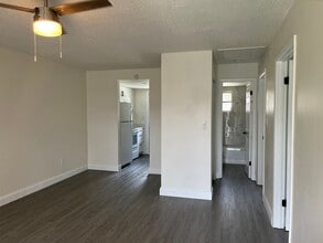 Building Photo - 721/723 Burdick Ave