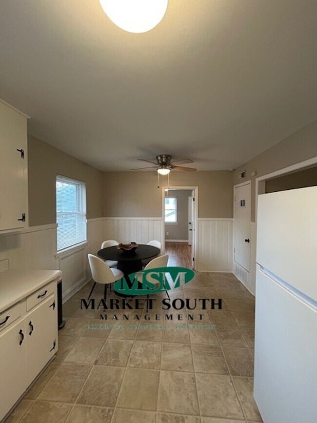 Building Photo - Savannah living with modern conveniences