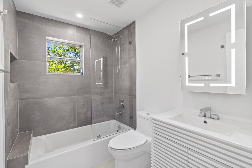 Building Photo - 3597 SW 17th St