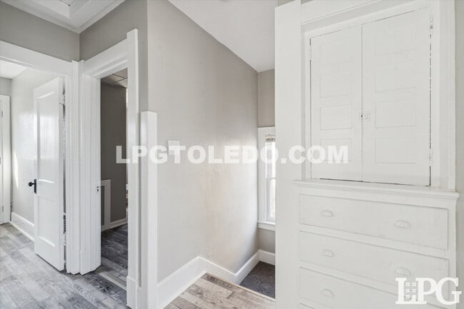 Building Photo - 4117 Thornton Ave