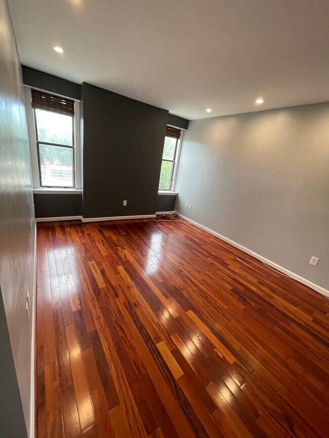 Spacious Living Room - 13'6" x 11'6" - 1763 Columbia Rd NW