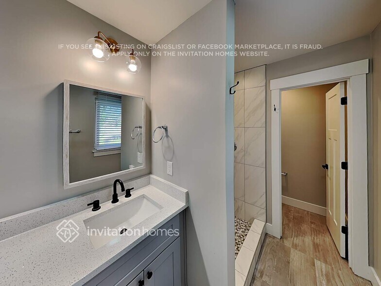 Building Photo - 524 W Main St